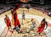 开云官方app入口-马克西的时间裂隙，当开拓者防线在湖人色彩前彻底蒸发