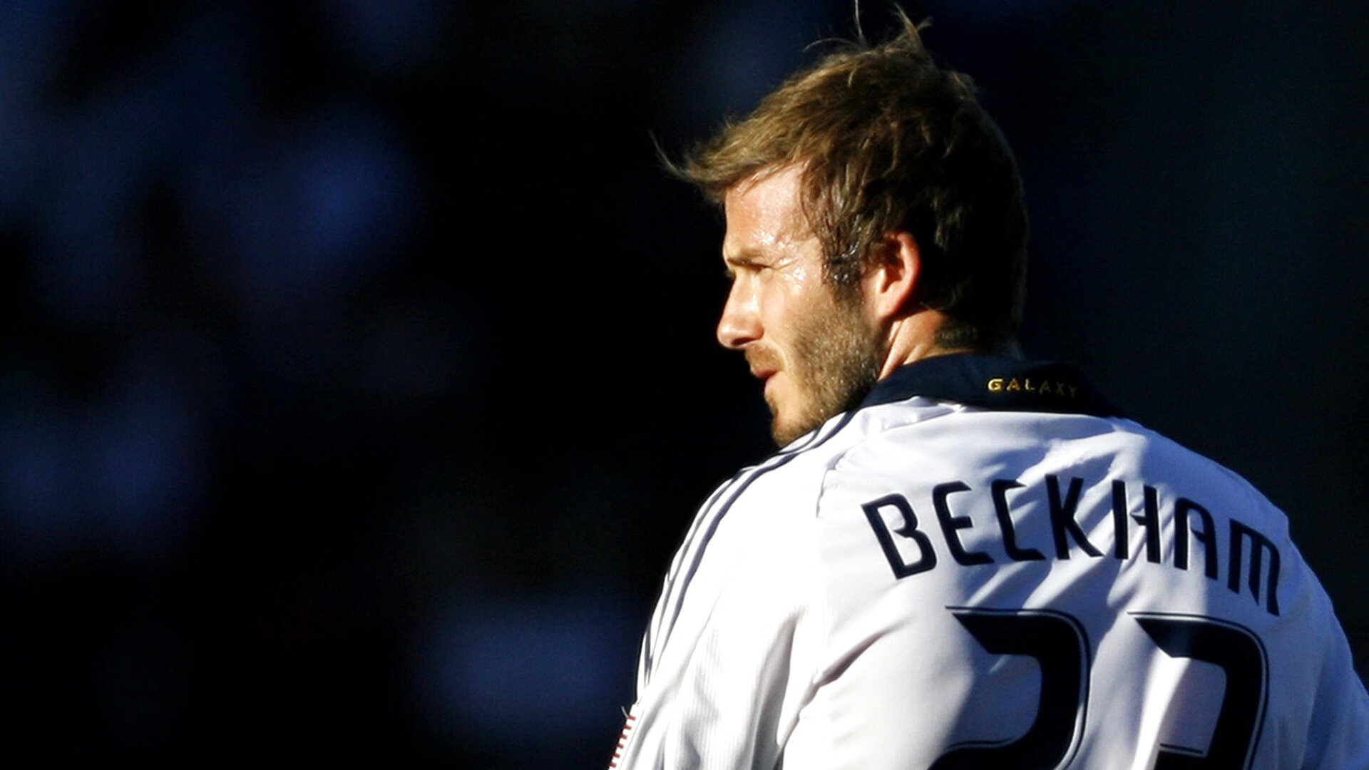 赛道与球场,掌控之夜的双重奏