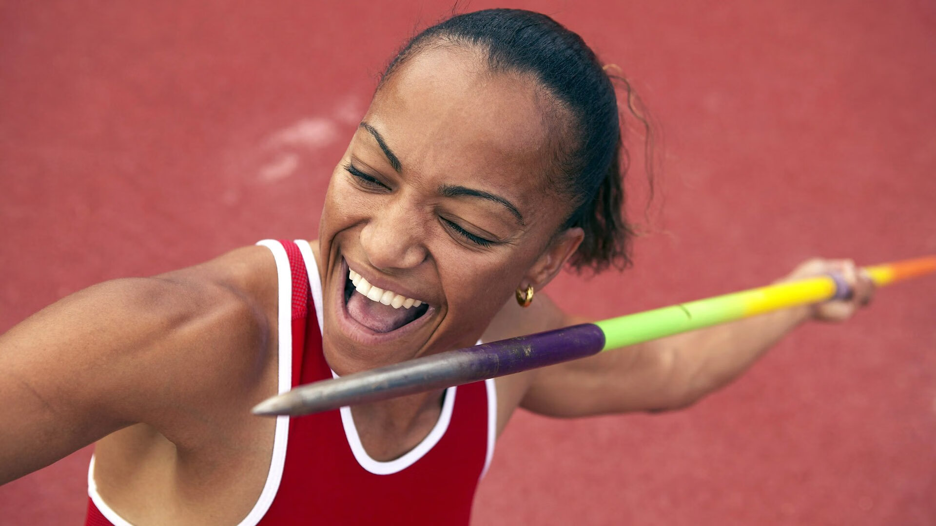 乔治狂砍38分导演完美攻防，雄鹿轻取广州队展现冠军底蕴